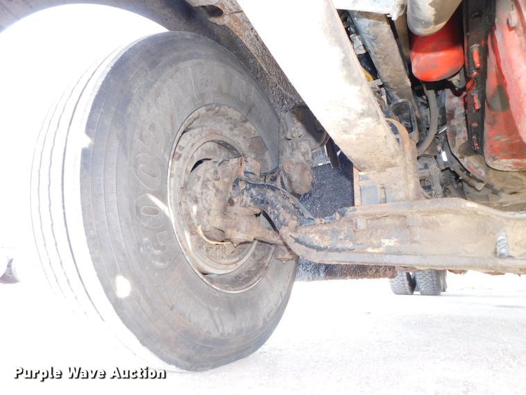 image for item DJ5932 2013 Kenworth T800  semi truck