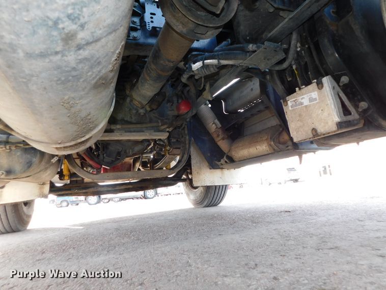 image for item DJ5932 2013 Kenworth T800  semi truck