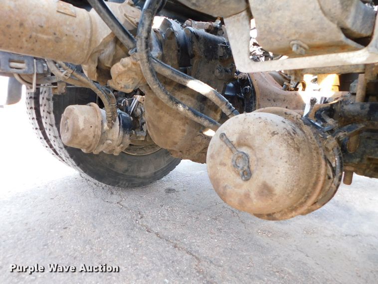 image for item DJ5932 2013 Kenworth T800  semi truck