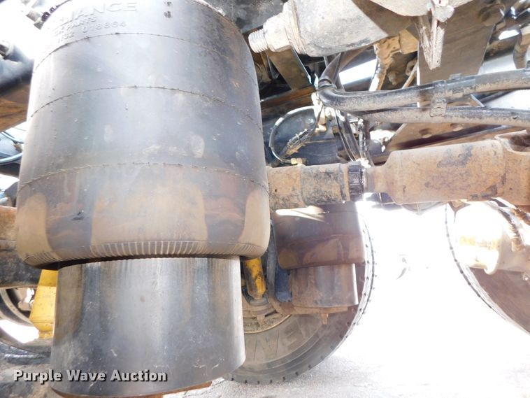 image for item DJ5932 2013 Kenworth T800  semi truck