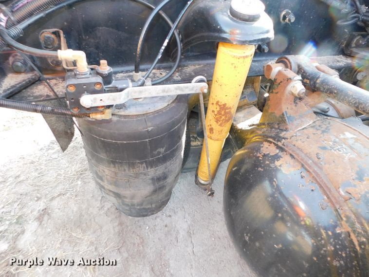 image for item DJ5932 2013 Kenworth T800  semi truck