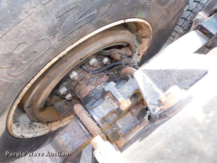 image for item DJ5932 2013 Kenworth T800  semi truck