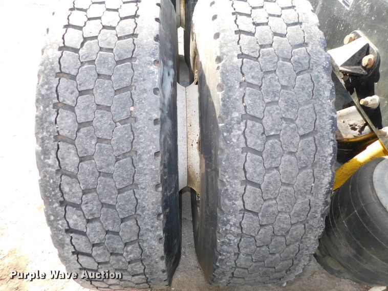 image for item DJ5932 2013 Kenworth T800  semi truck