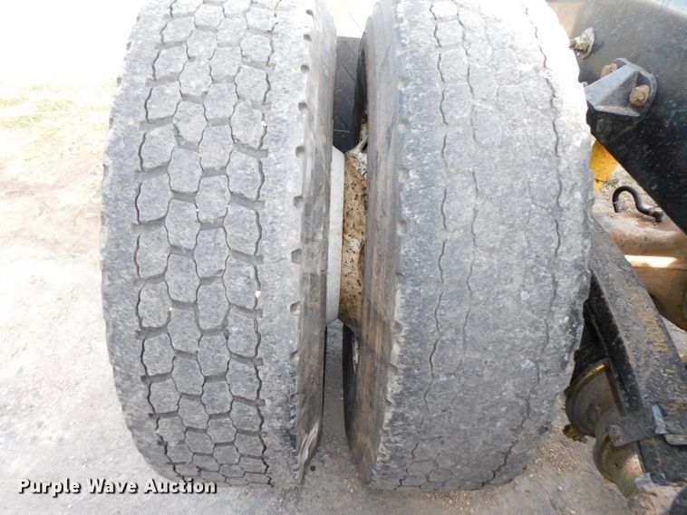 image for item DJ5932 2013 Kenworth T800  semi truck