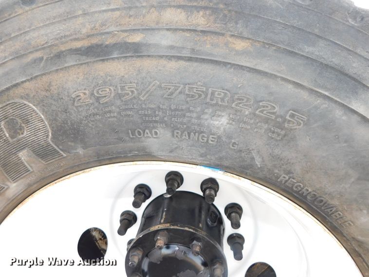 image for item DJ5932 2013 Kenworth T800  semi truck