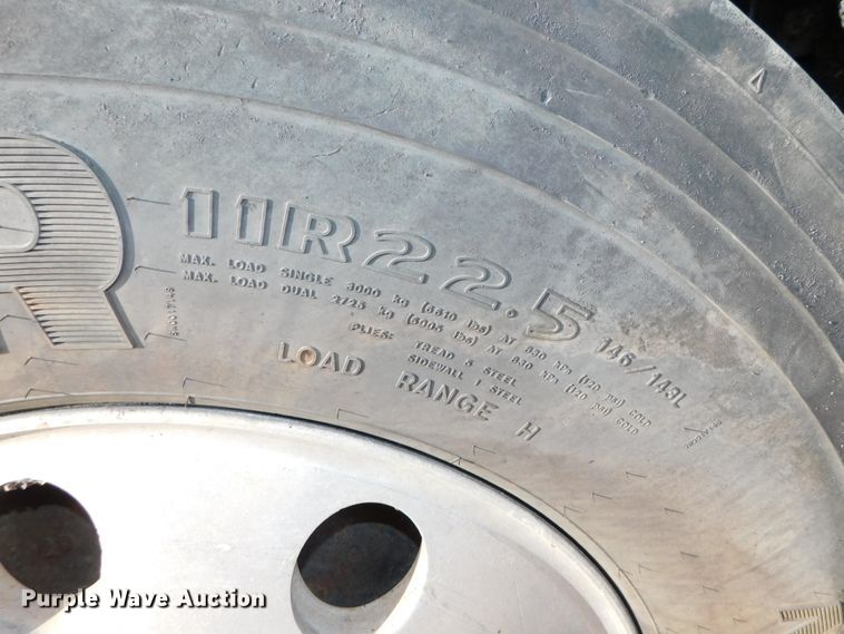 image for item DJ5932 2013 Kenworth T800  semi truck