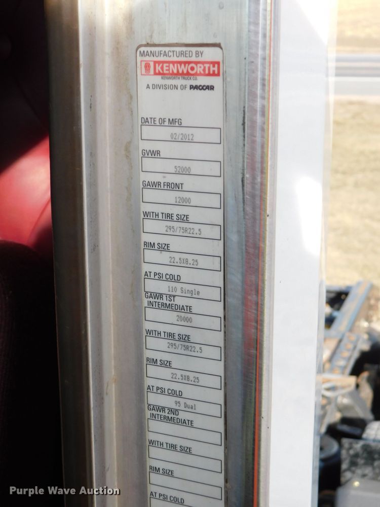 image for item DJ5932 2013 Kenworth T800  semi truck