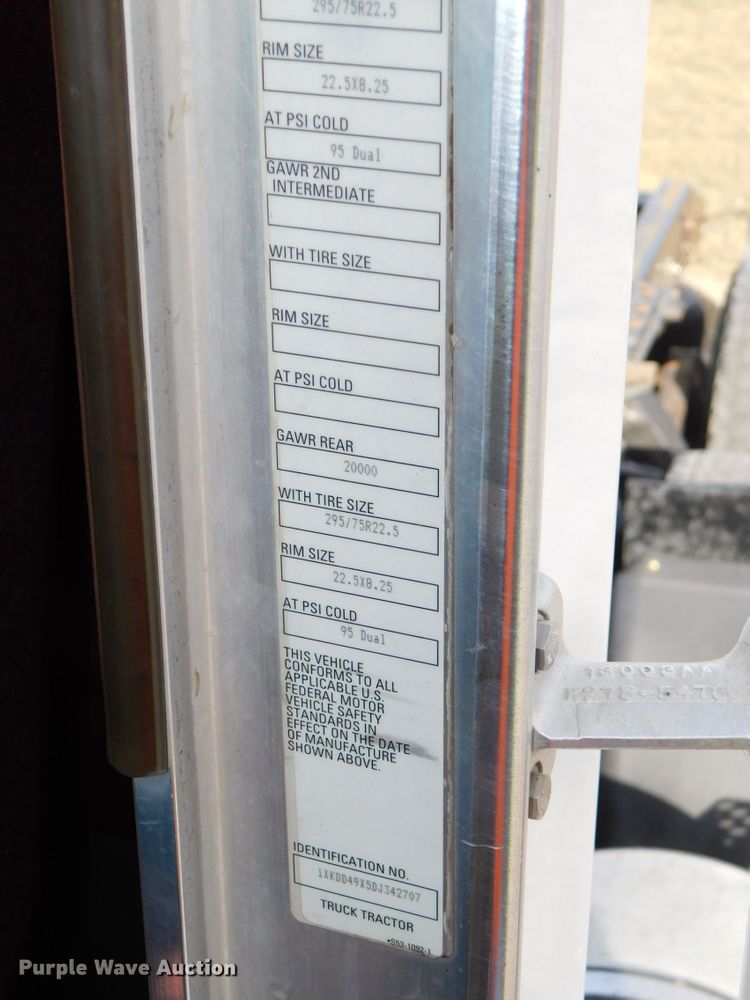 image for item DJ5932 2013 Kenworth T800  semi truck