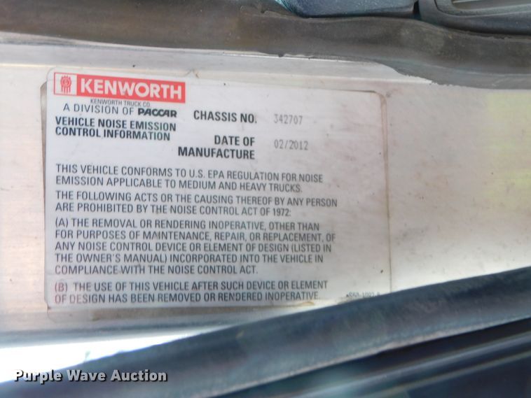 image for item DJ5932 2013 Kenworth T800  semi truck