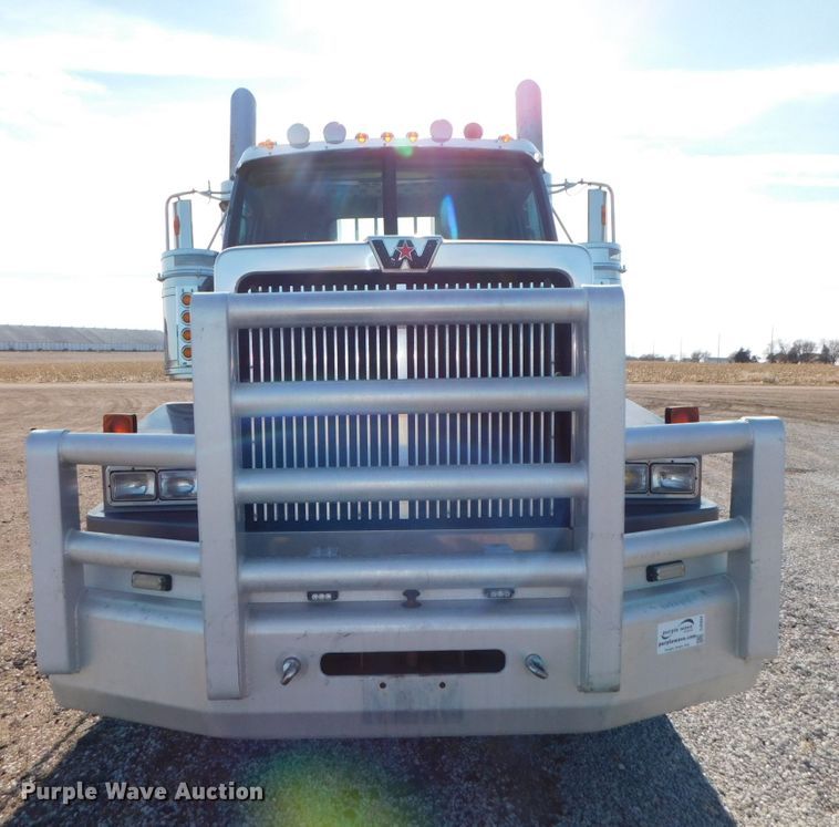image for item DJ5934 2012 Western Star 4900SB  semi truck