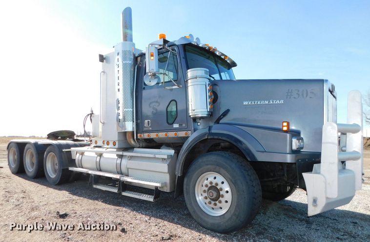 image for item DJ5934 2012 Western Star 4900SB  semi truck