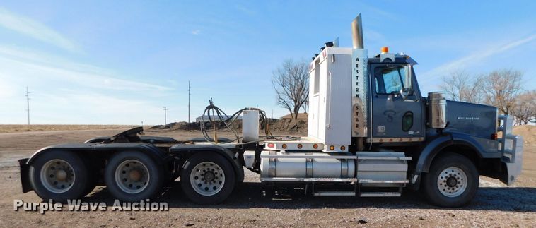 image for item DJ5934 2012 Western Star 4900SB  semi truck