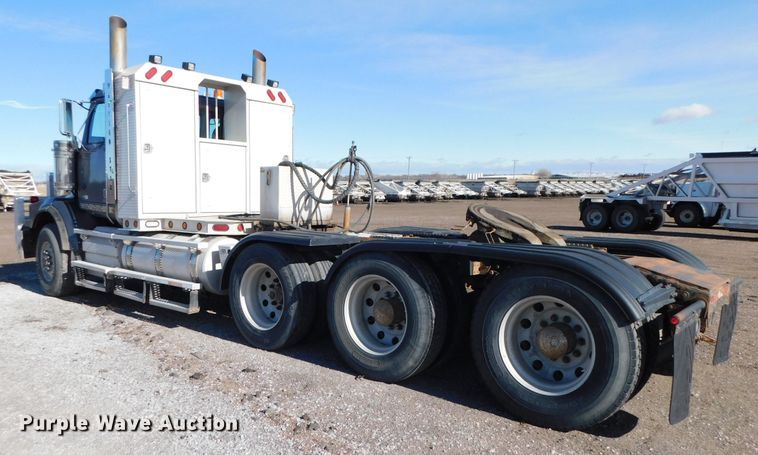 image for item DJ5934 2012 Western Star 4900SB  semi truck