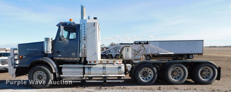 image for item DJ5934 2012 Western Star 4900SB  semi truck