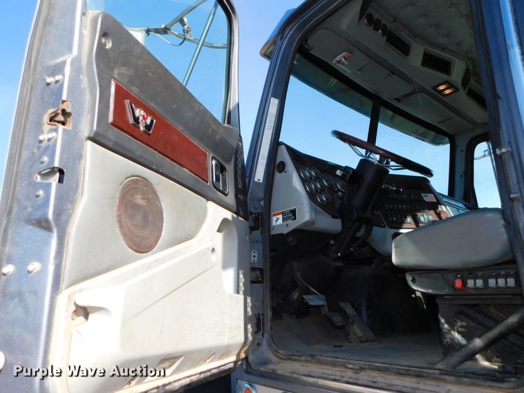 image for item DJ5934 2012 Western Star 4900SB  semi truck