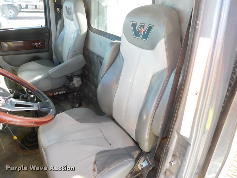 image for item DJ5934 2012 Western Star 4900SB  semi truck