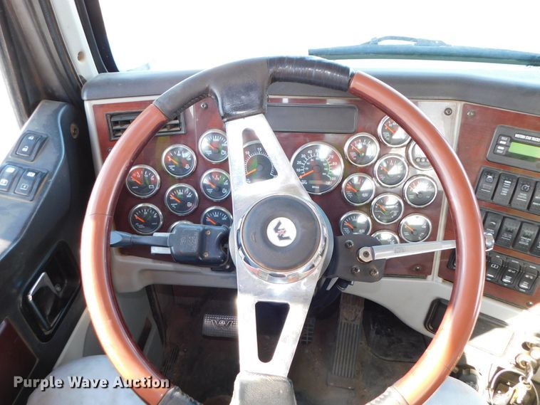 image for item DJ5934 2012 Western Star 4900SB  semi truck