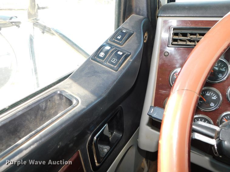 image for item DJ5934 2012 Western Star 4900SB  semi truck