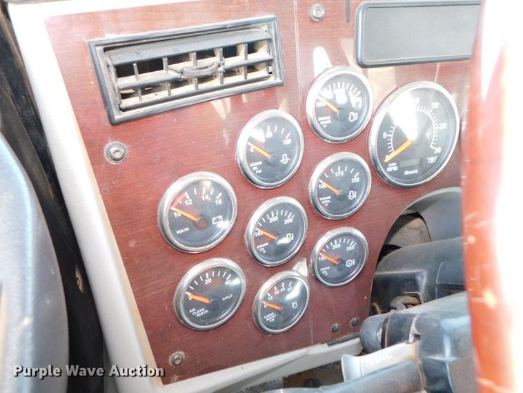 image for item DJ5934 2012 Western Star 4900SB  semi truck