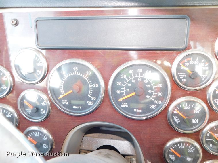 image for item DJ5934 2012 Western Star 4900SB  semi truck