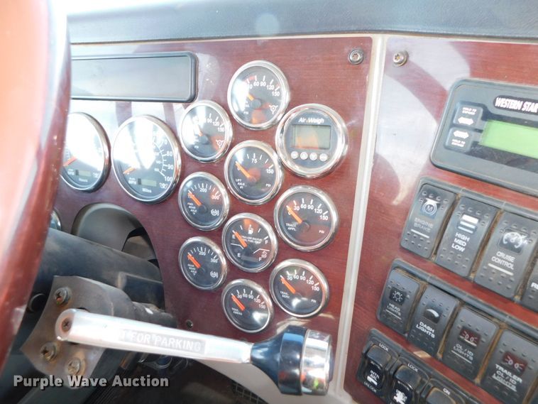 image for item DJ5934 2012 Western Star 4900SB  semi truck