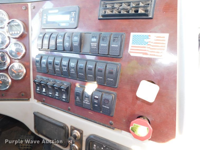 image for item DJ5934 2012 Western Star 4900SB  semi truck