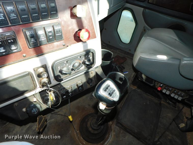 image for item DJ5934 2012 Western Star 4900SB  semi truck