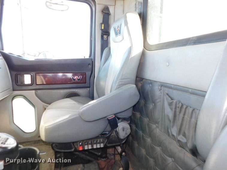 image for item DJ5934 2012 Western Star 4900SB  semi truck