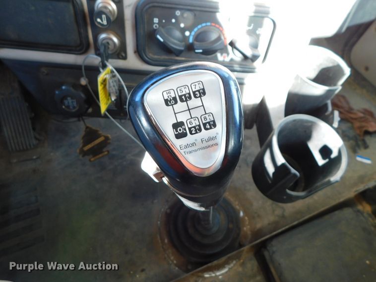 image for item DJ5934 2012 Western Star 4900SB  semi truck