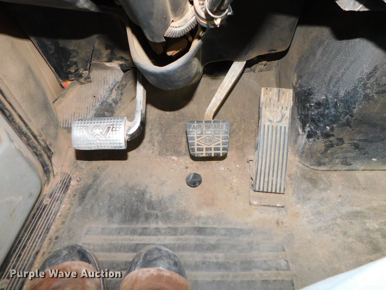 image for item DJ5934 2012 Western Star 4900SB  semi truck