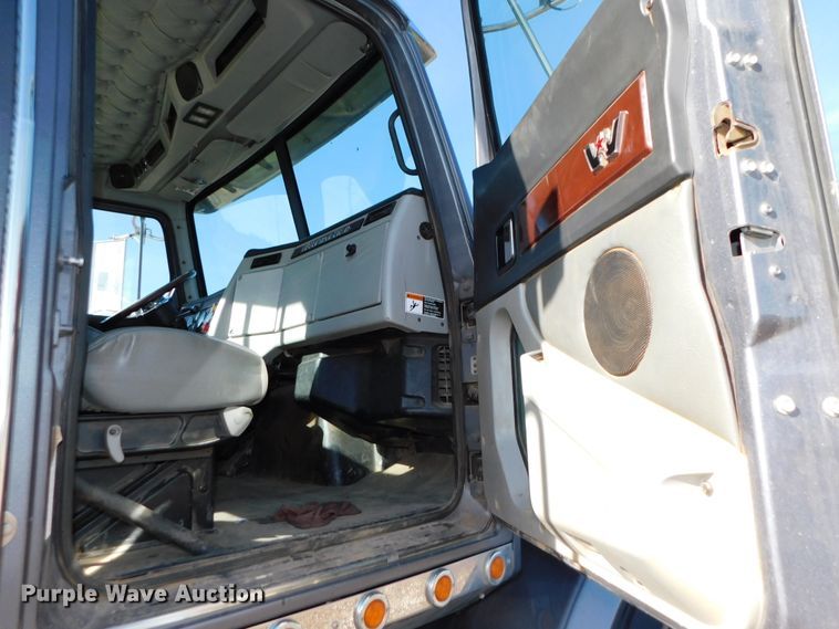 image for item DJ5934 2012 Western Star 4900SB  semi truck