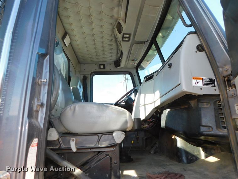 image for item DJ5934 2012 Western Star 4900SB  semi truck