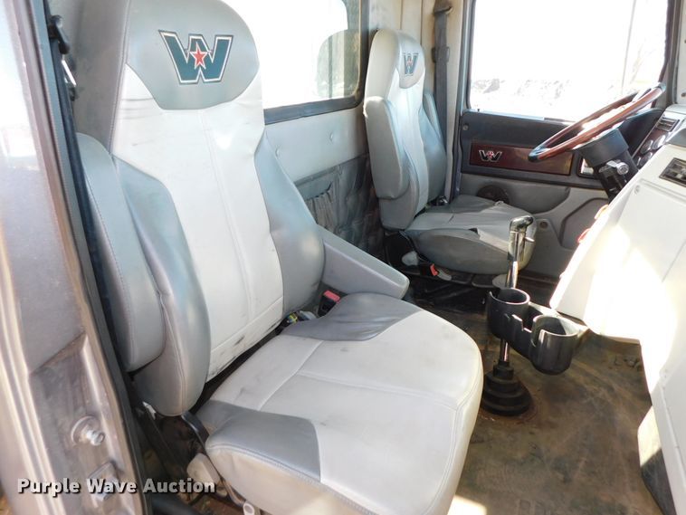 image for item DJ5934 2012 Western Star 4900SB  semi truck