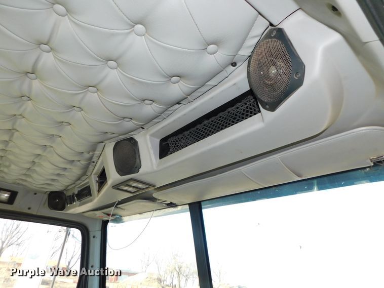 image for item DJ5934 2012 Western Star 4900SB  semi truck