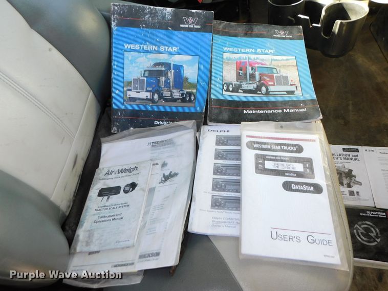 image for item DJ5934 2012 Western Star 4900SB  semi truck