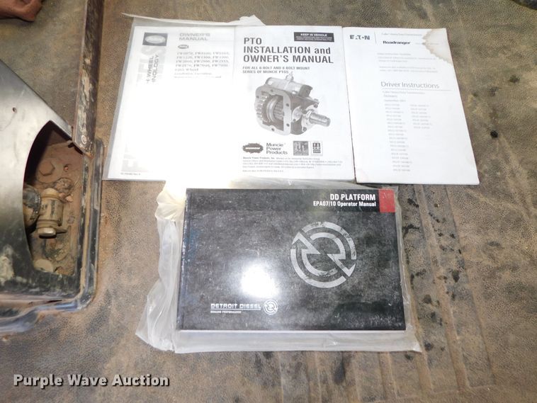 image for item DJ5934 2012 Western Star 4900SB  semi truck