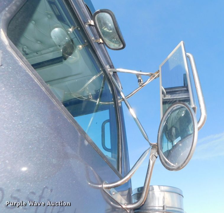 image for item DJ5934 2012 Western Star 4900SB  semi truck