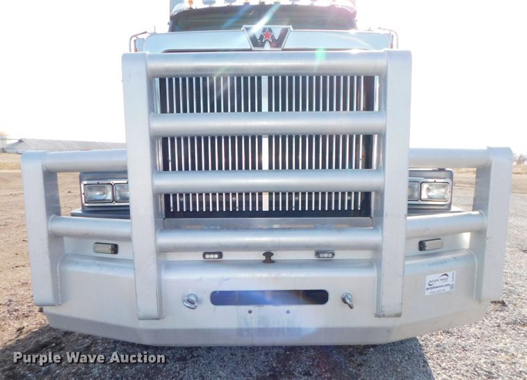 image for item DJ5934 2012 Western Star 4900SB  semi truck