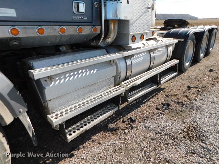 image for item DJ5934 2012 Western Star 4900SB  semi truck