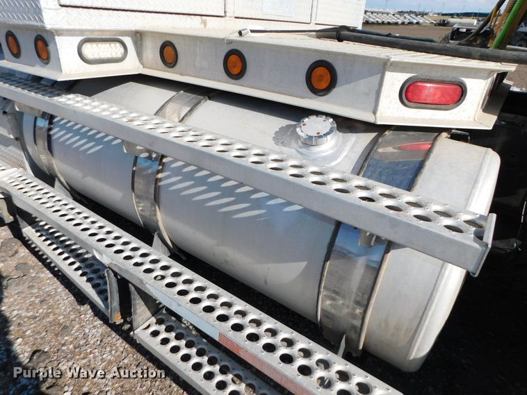 image for item DJ5934 2012 Western Star 4900SB  semi truck