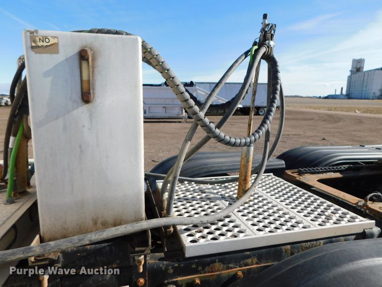 image for item DJ5934 2012 Western Star 4900SB  semi truck