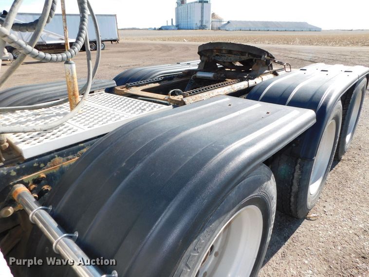 image for item DJ5934 2012 Western Star 4900SB  semi truck