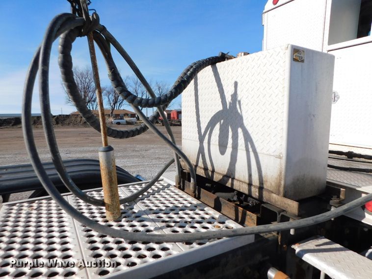 image for item DJ5934 2012 Western Star 4900SB  semi truck