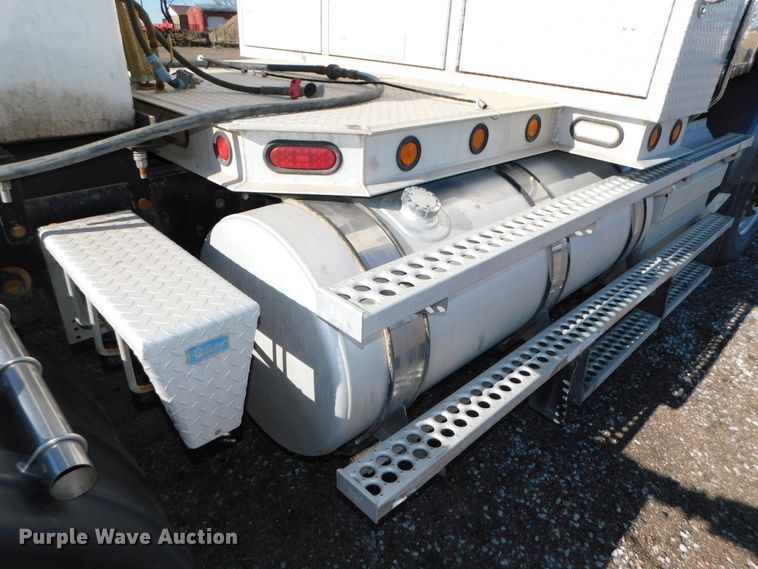 image for item DJ5934 2012 Western Star 4900SB  semi truck