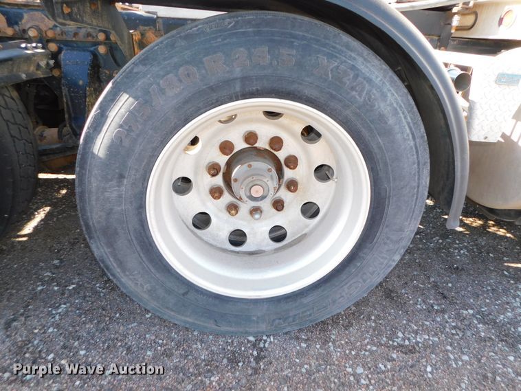 image for item DJ5934 2012 Western Star 4900SB  semi truck