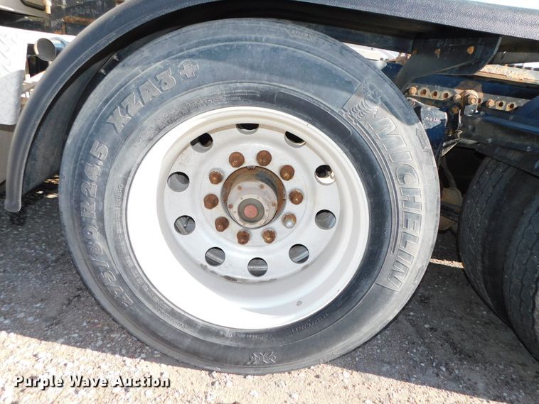 image for item DJ5934 2012 Western Star 4900SB  semi truck