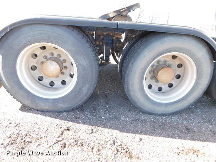 image for item DJ5934 2012 Western Star 4900SB  semi truck