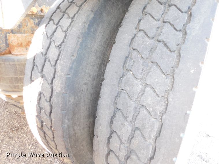 image for item DJ5934 2012 Western Star 4900SB  semi truck