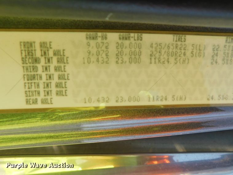 image for item DJ5934 2012 Western Star 4900SB  semi truck