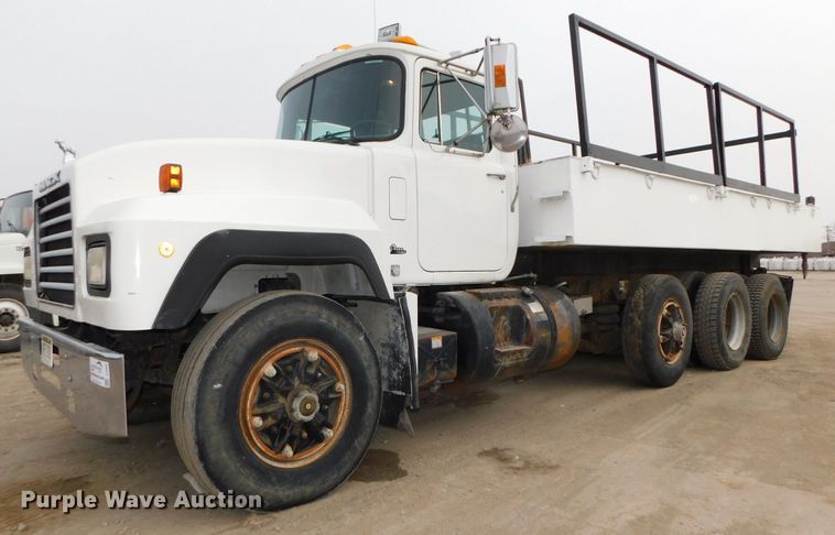 image for item DJ5935 1995 Mack RD690S  water truck